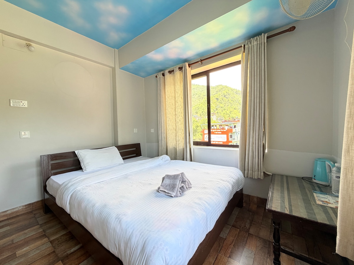 Cozy Private Room in Lakeside Pokhara