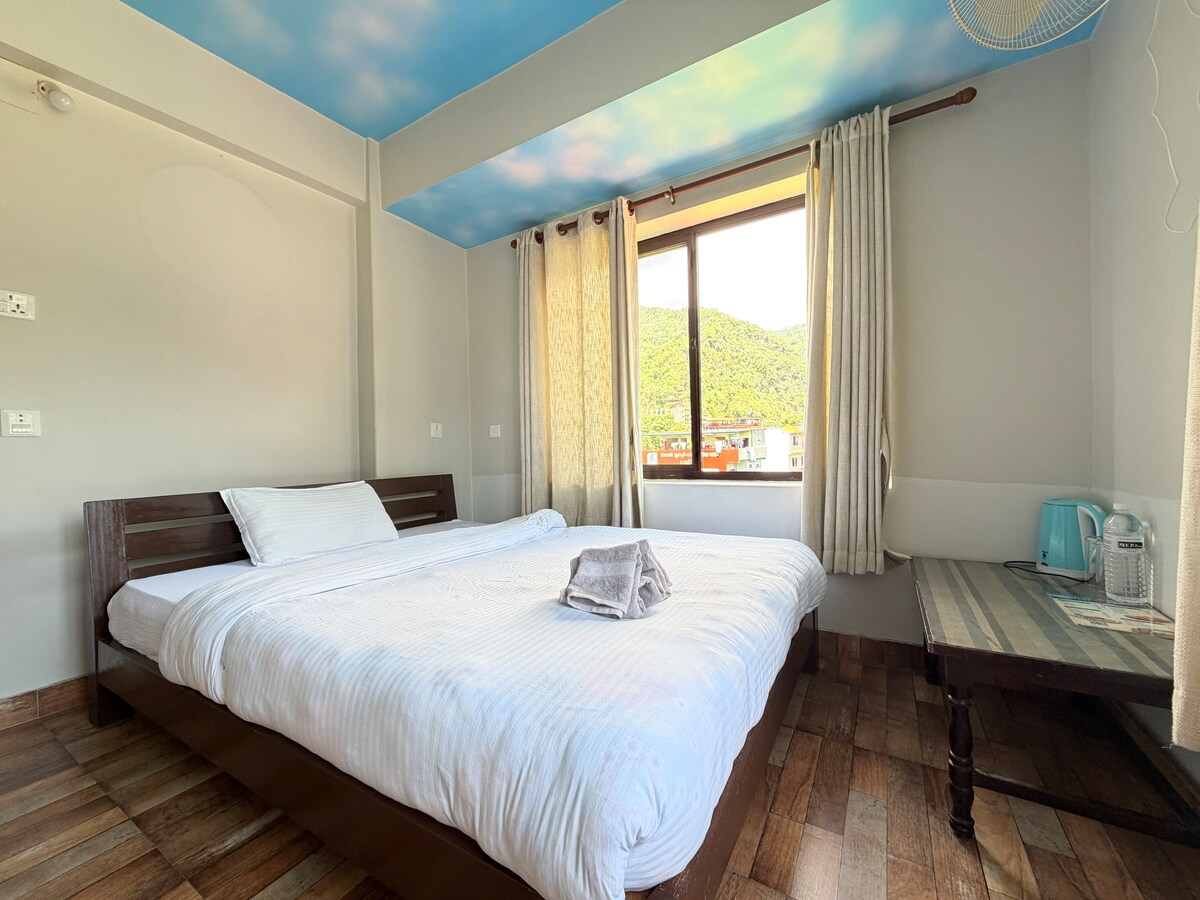 Cozy Private Room in Lakeside Pokhara — photo