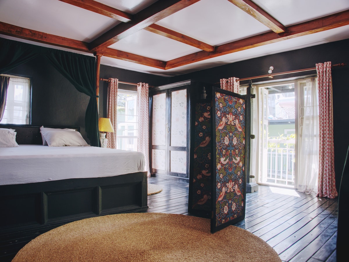 Romantic Luxury Suite | 18th Century Heritage Home