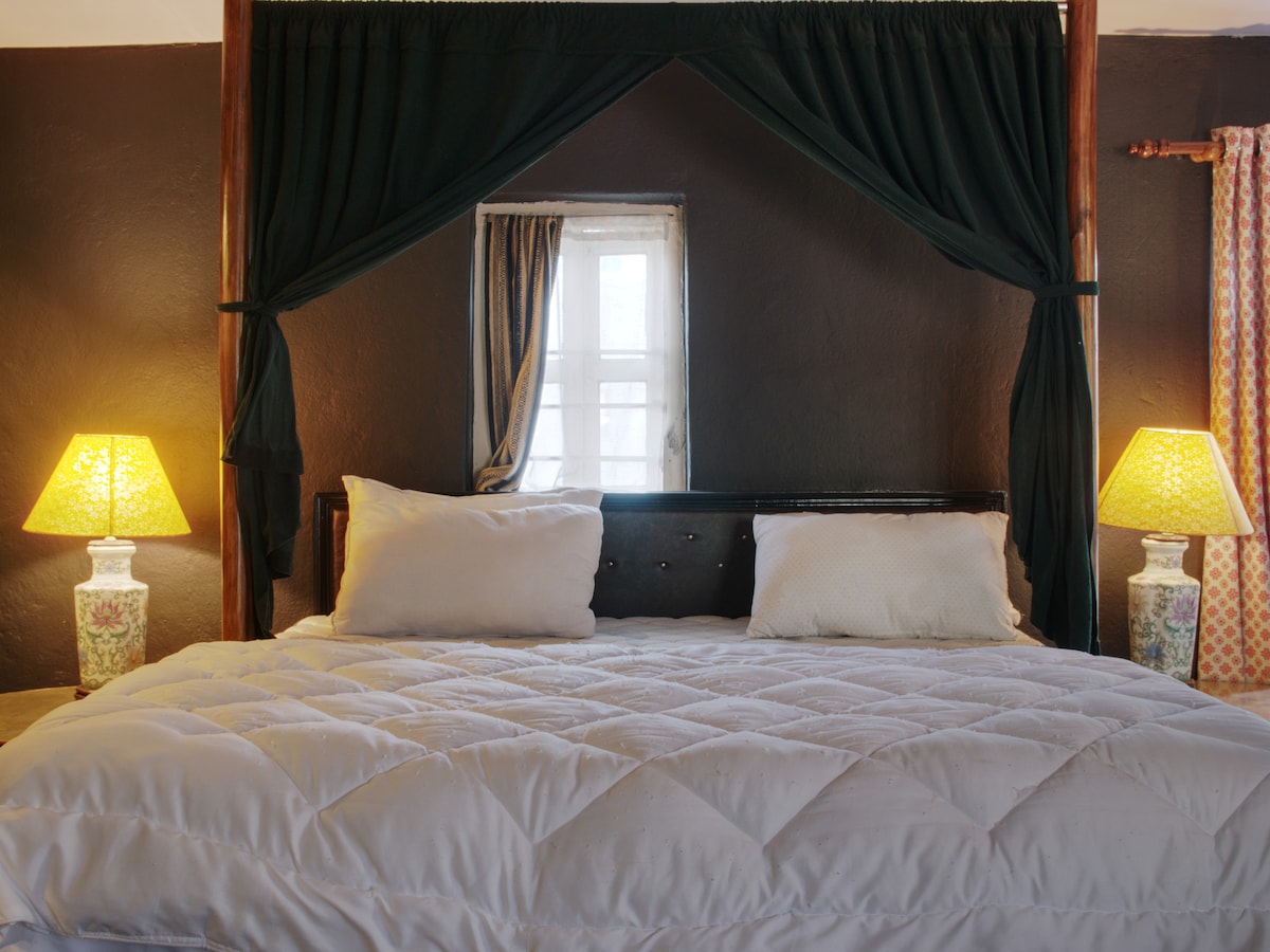 Romantic Luxury Suite | 18th Century Heritage Home — photo