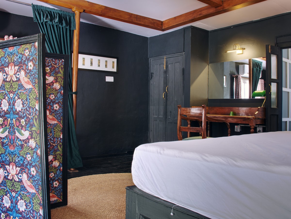 Romantic Luxury Suite | 18th Century Heritage Home — photo