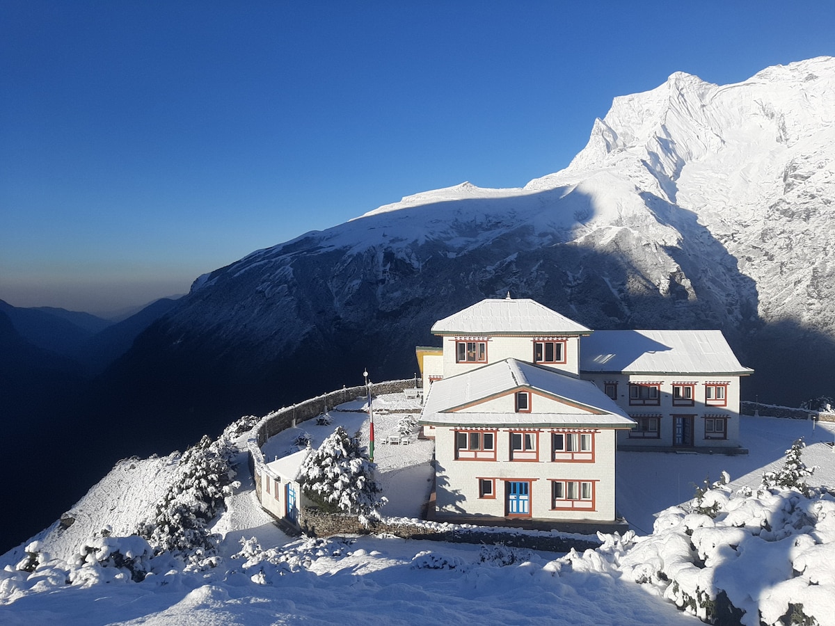 360 degree panoramic view of the Mountains.