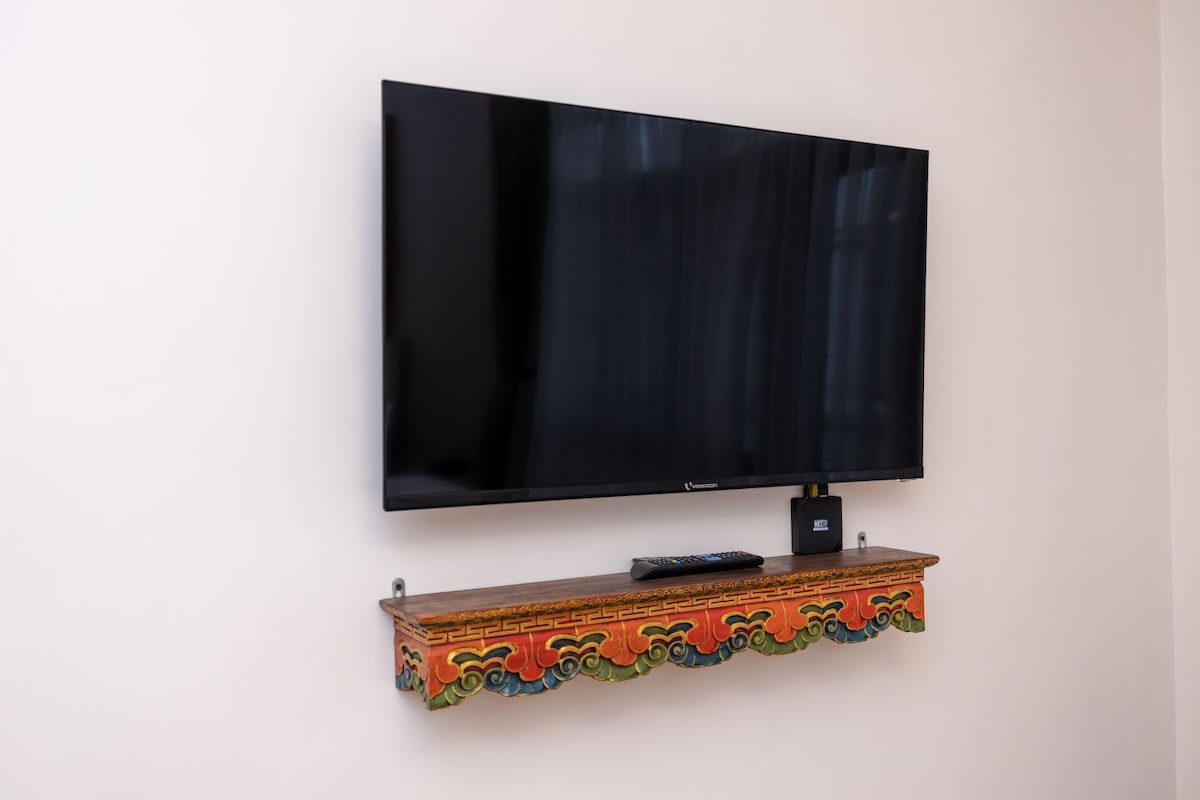 SUPER HOST | Designer Queen Bed with Breakfast! — photo