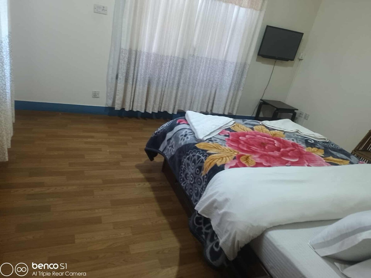 Quiet Retreat near Losal Street — photo