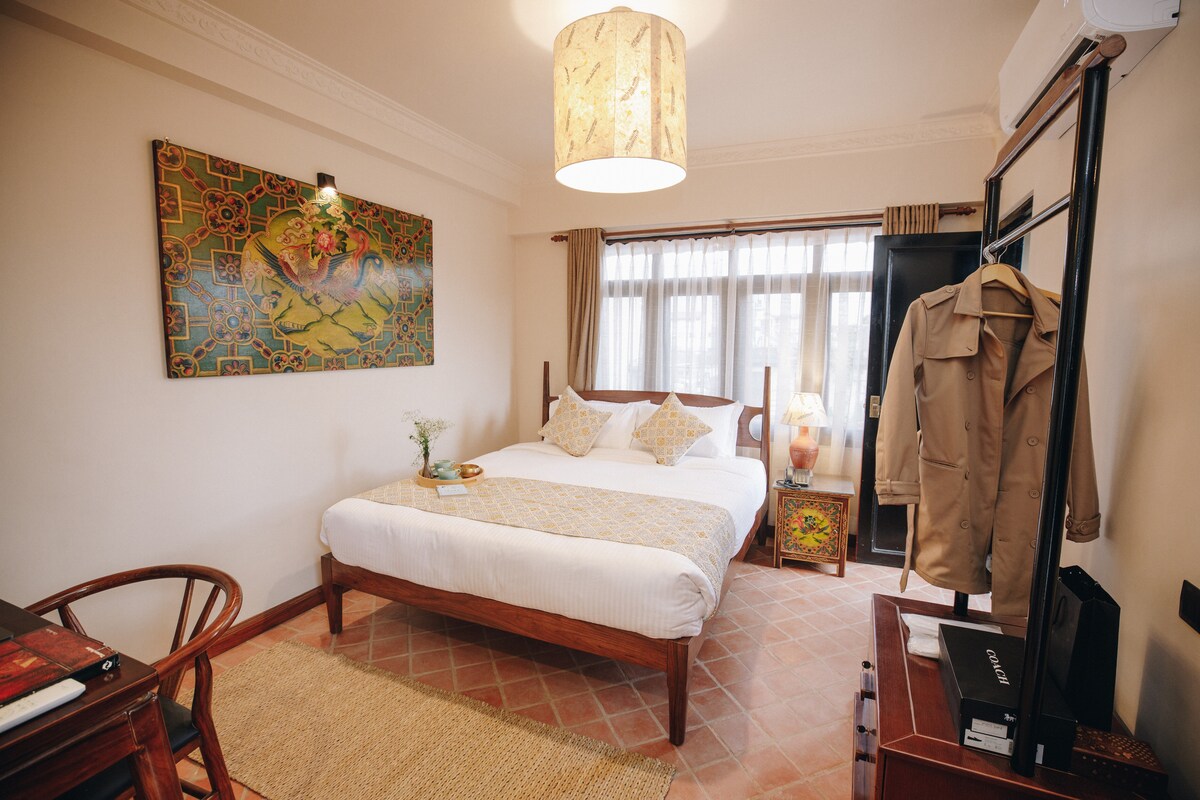 SUPER HOST | Juliet Balcony Queen Bed & Breakfast!