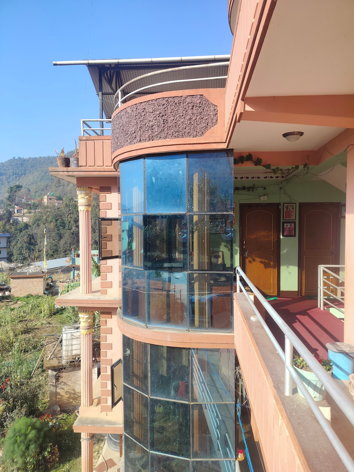 family guest house in heart of Parping, green hill — photo