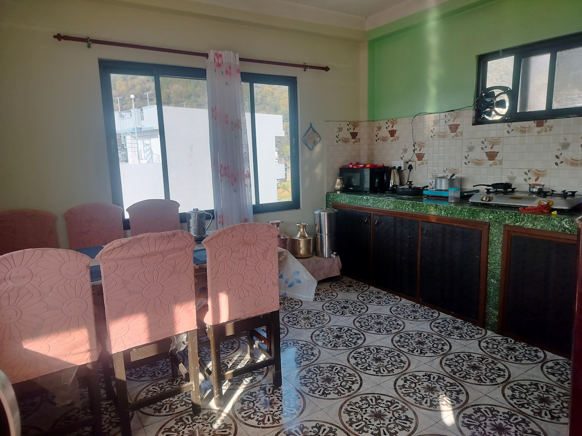 family guest house in heart of Parping, green hill — photo