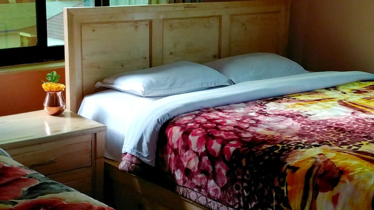 Glamorous room w/ roof access for Yoga &Meditation — photo