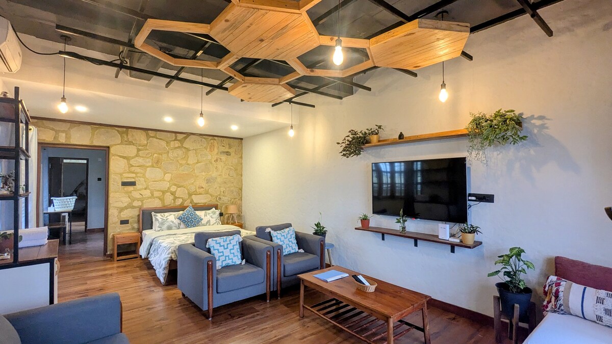 Serenity in the Mountains/Birdsong & Skyline Views — photo