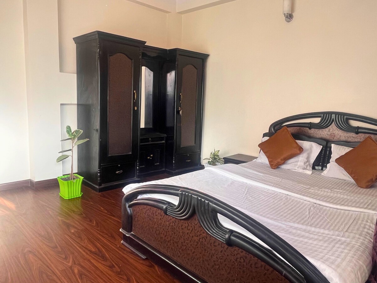 Bright 2BHK Apt in Hattiban with a Cozy Balcony — photo