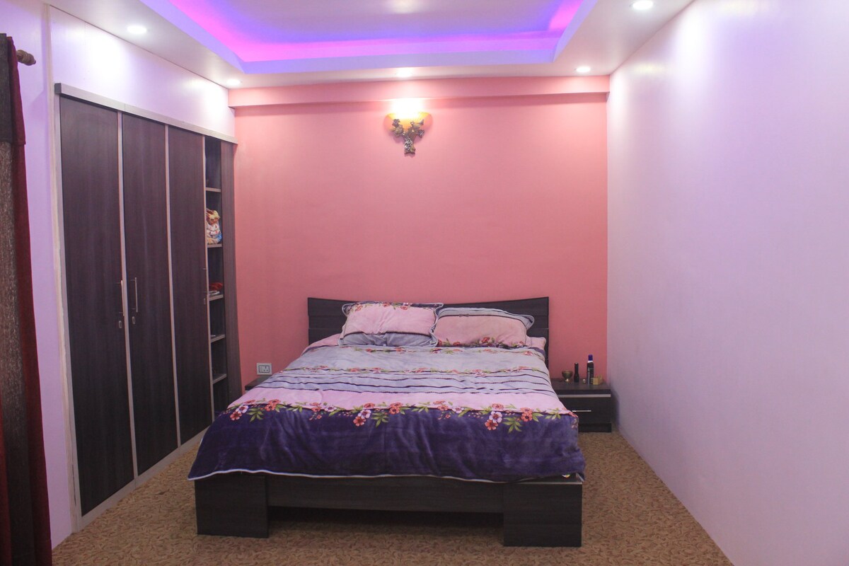 Elegant Modern Family House near Airport — photo