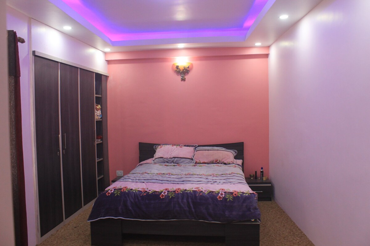 Elegant Modern Family House near Airport — photo