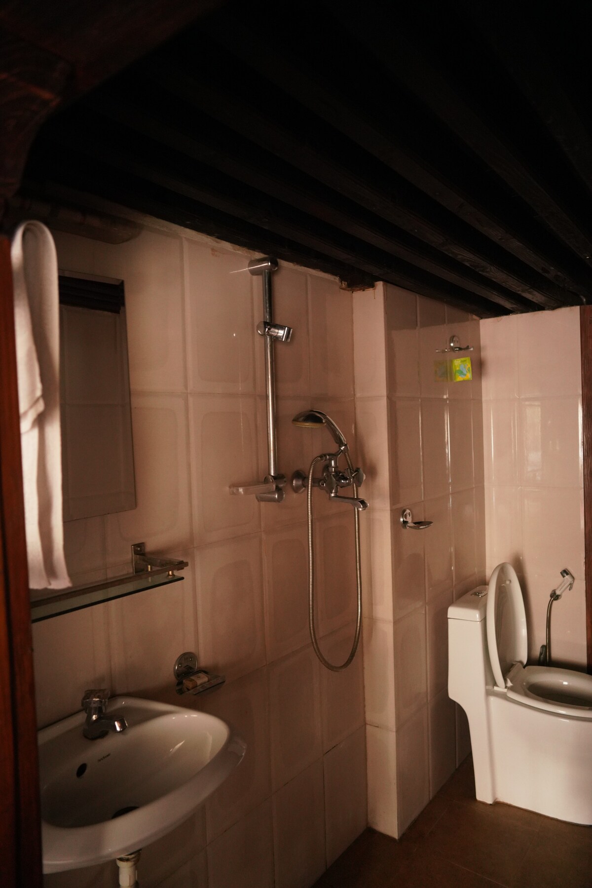 Cosy double room with beautiful courtyard view — photo