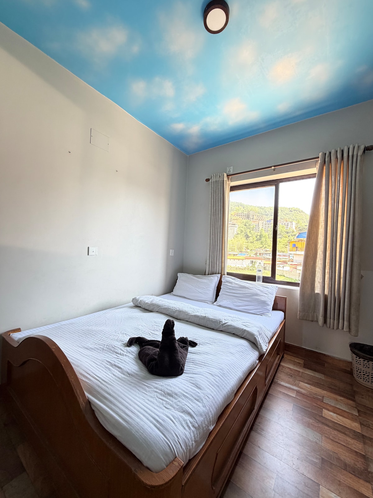 Budget Room in Lakeside Pokhara — photo