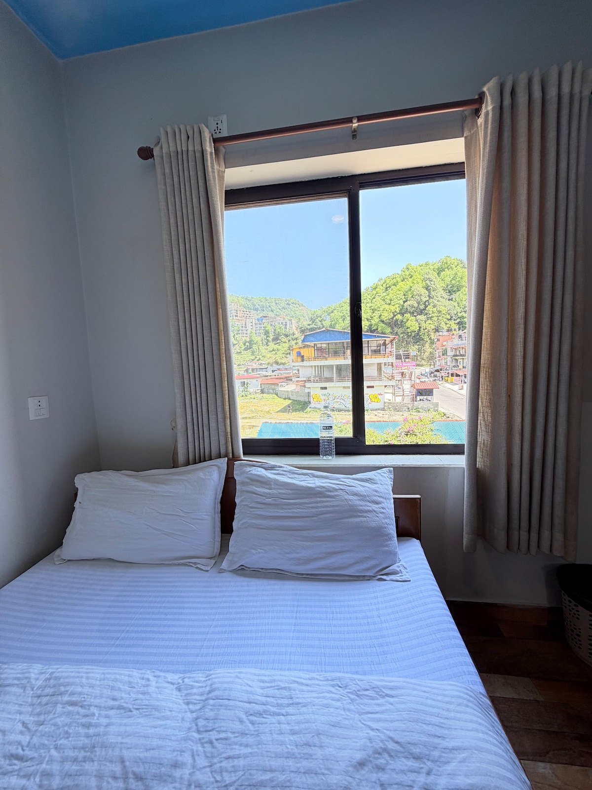 Budget Room in Lakeside Pokhara — photo