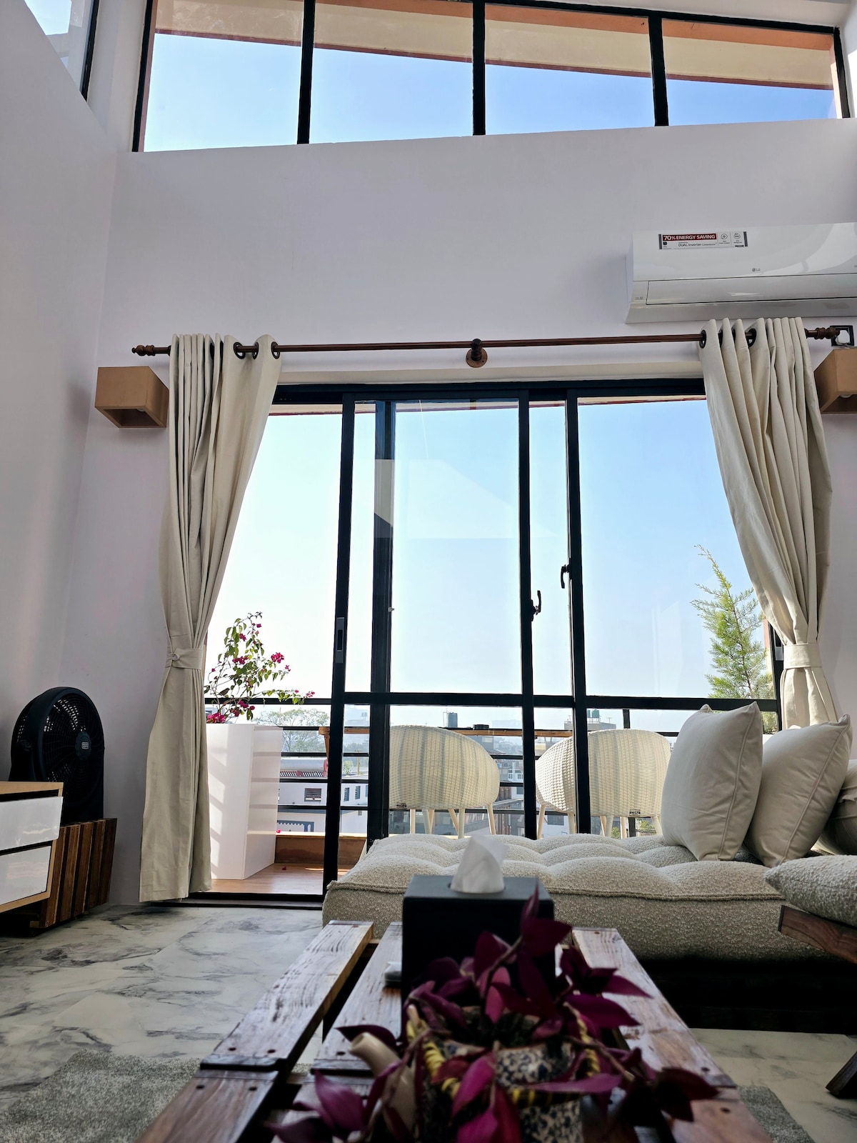 Salvi's modern apartment. — photo