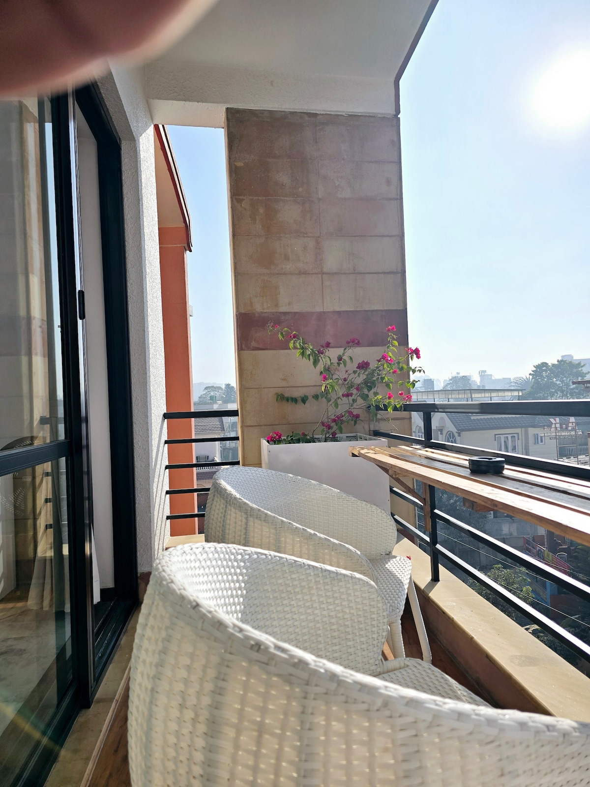 Salvi's modern apartment. — photo