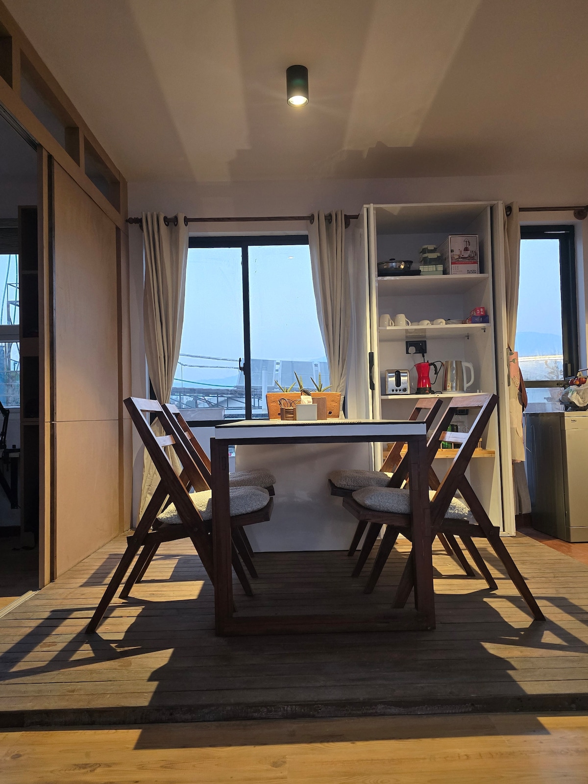 Salvi's modern apartment. — photo