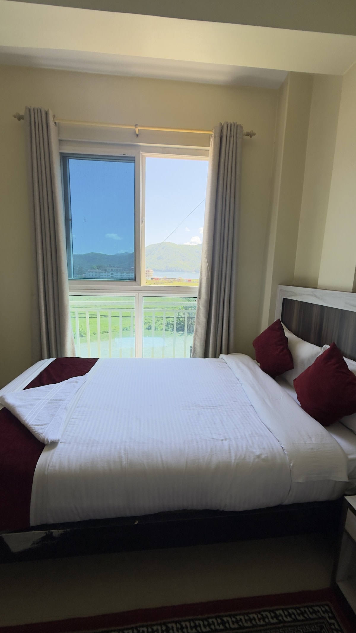 Room For 3 w/Private Kitchen & Attached Bathroom — photo