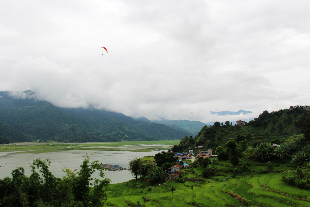 The Parbati Room: Beautiful Lakeview Private Room — photo