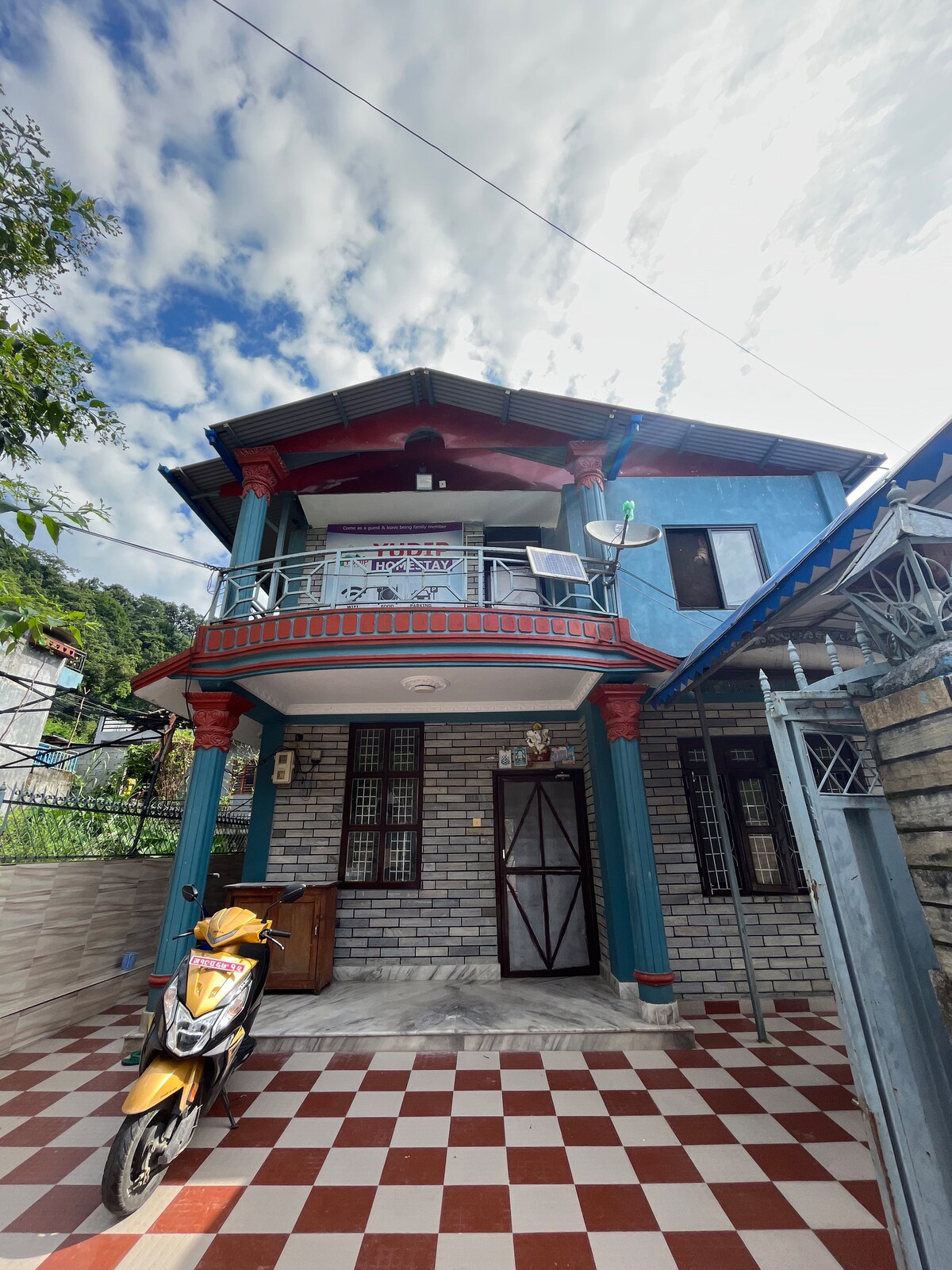 Cheerful 2 bed room flat with parking near forest. — photo