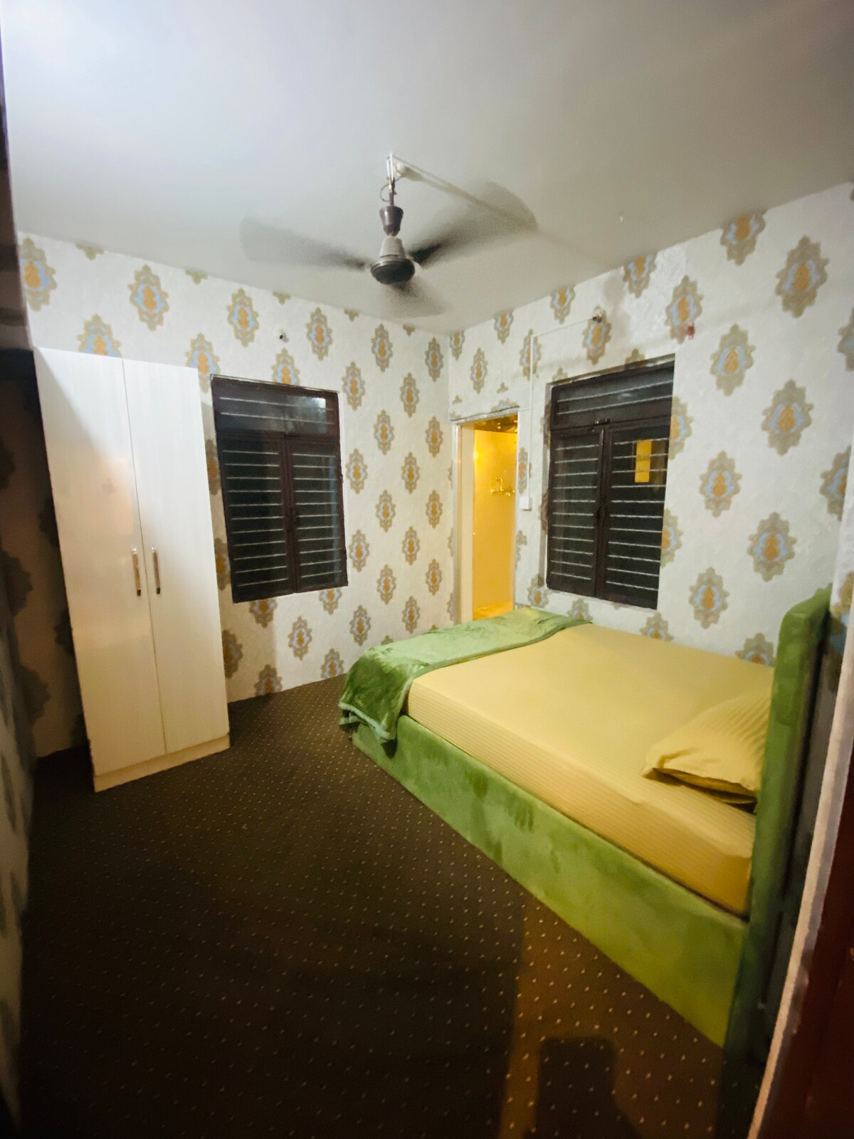 Cheerful 2 bed room flat with parking near forest. — photo