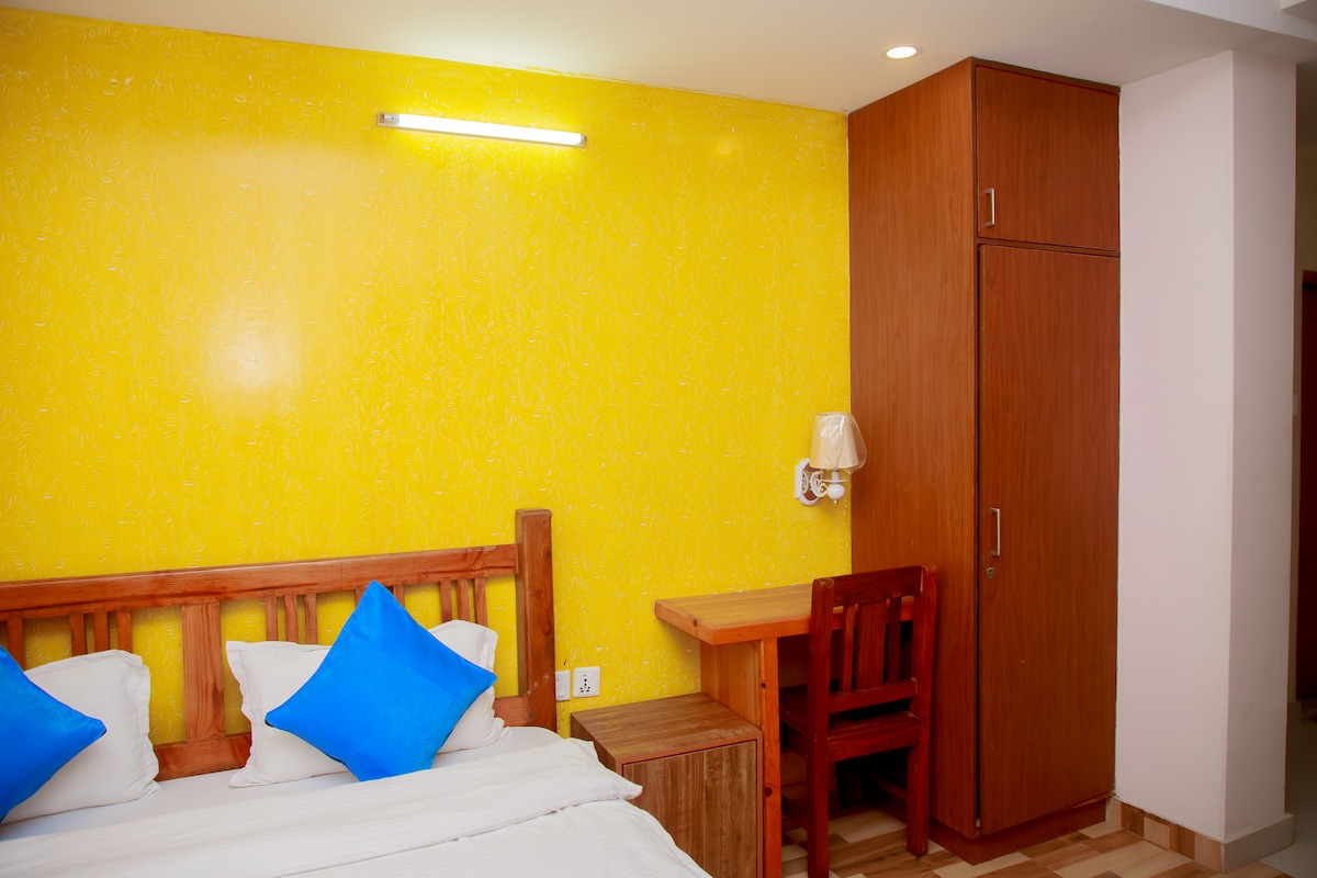 Hills and  Mountain View Studio — photo