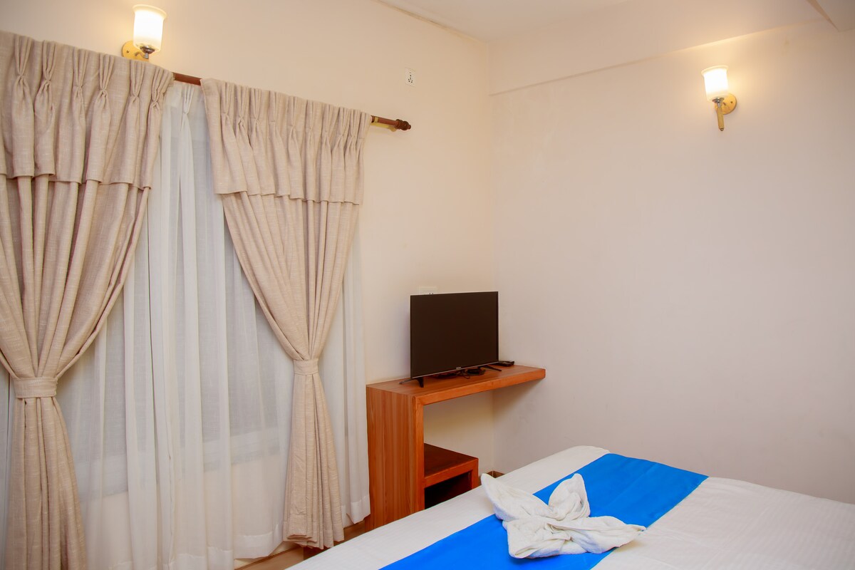 Hills and  Mountain View Studio — photo