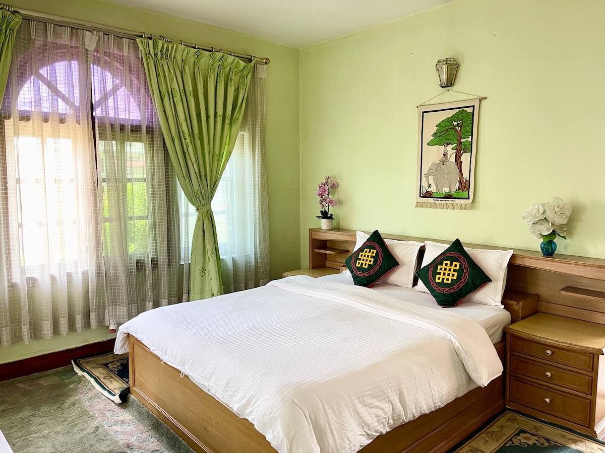 Double Ensuite Bathroom - Boudha White House