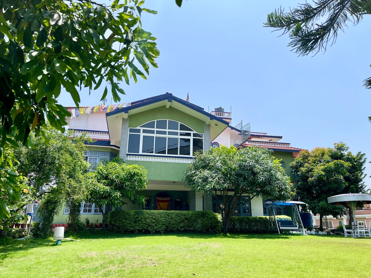 Double Ensuite Bathroom - Boudha White House — photo