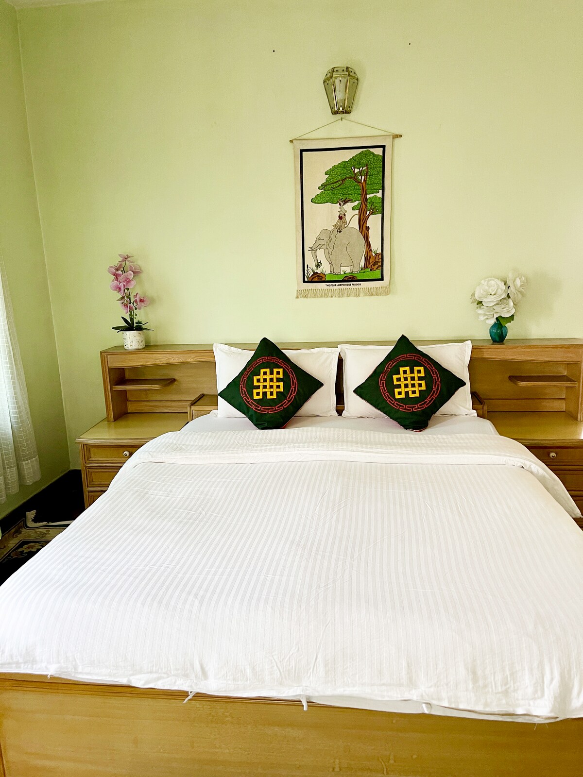 Double Ensuite Bathroom - Boudha White House — photo