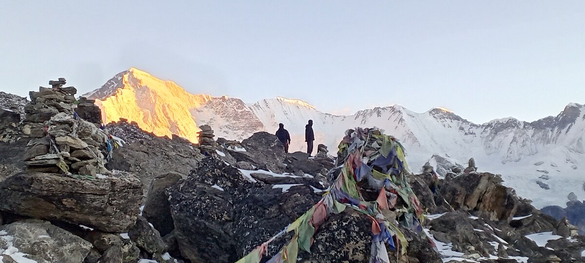 trekkaing and climbing guide — photo