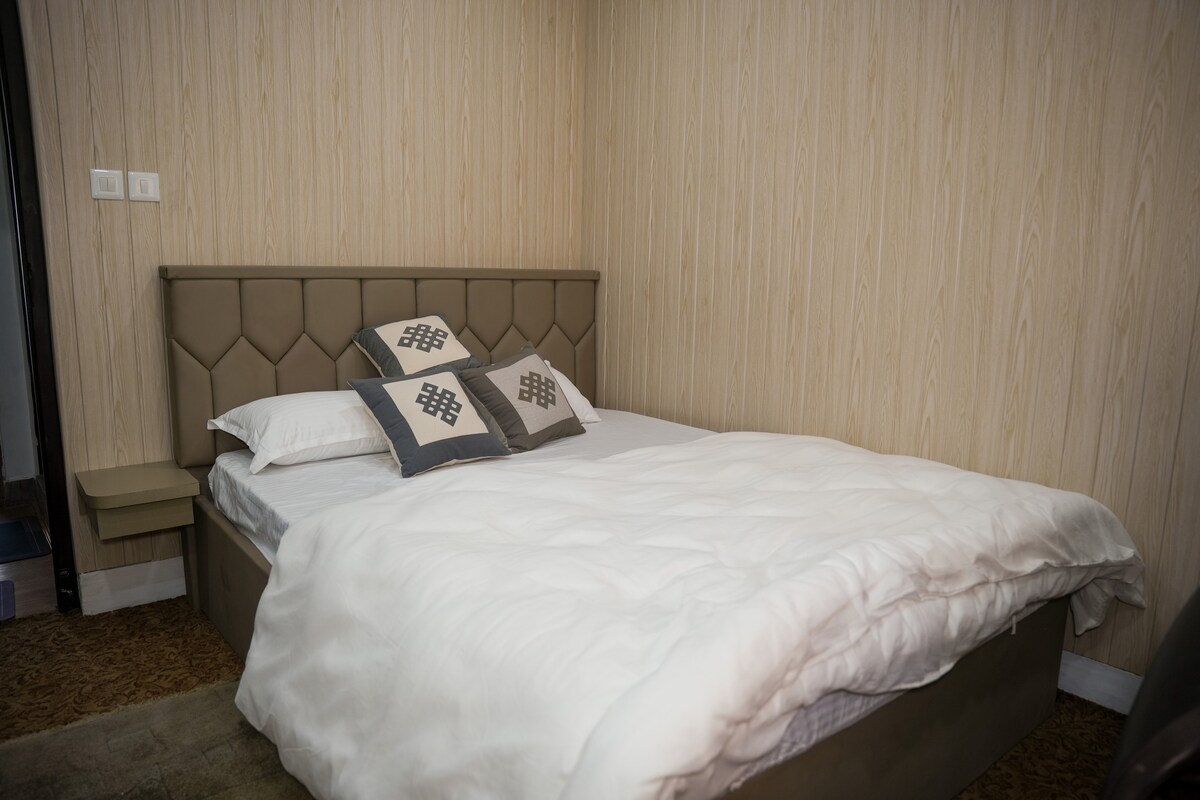 Luxury 2BR | Jacuzzi + Balcony | Near Thamel — photo