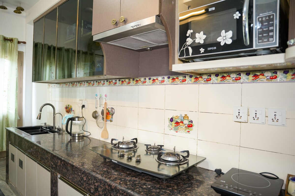 Luxury 2BR | Jacuzzi + Balcony | Near Thamel — photo