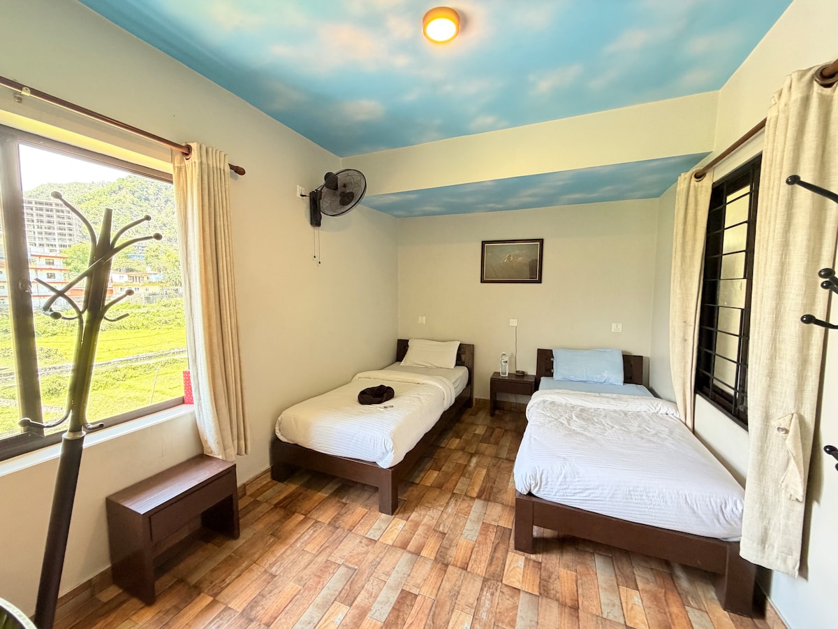 Budget Twin Room in Lakeside Pokhara — photo