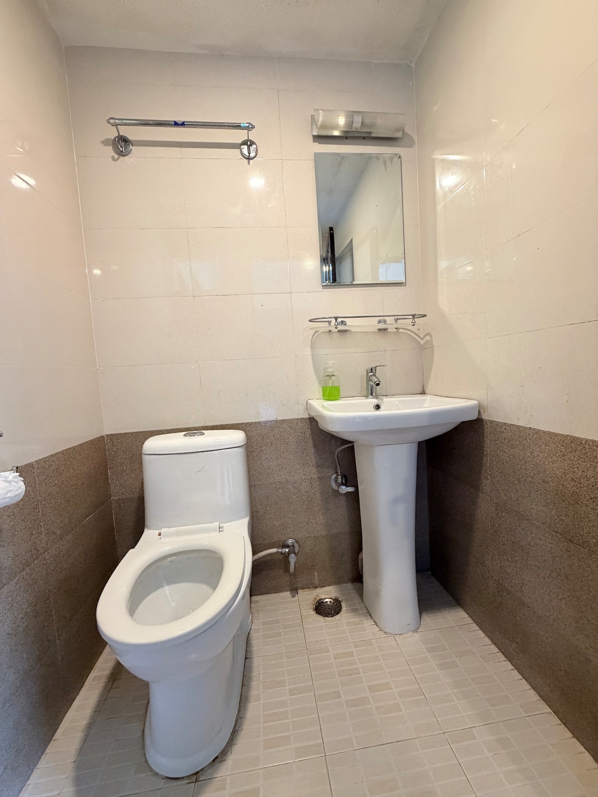 Budget Twin Room in Lakeside Pokhara — photo