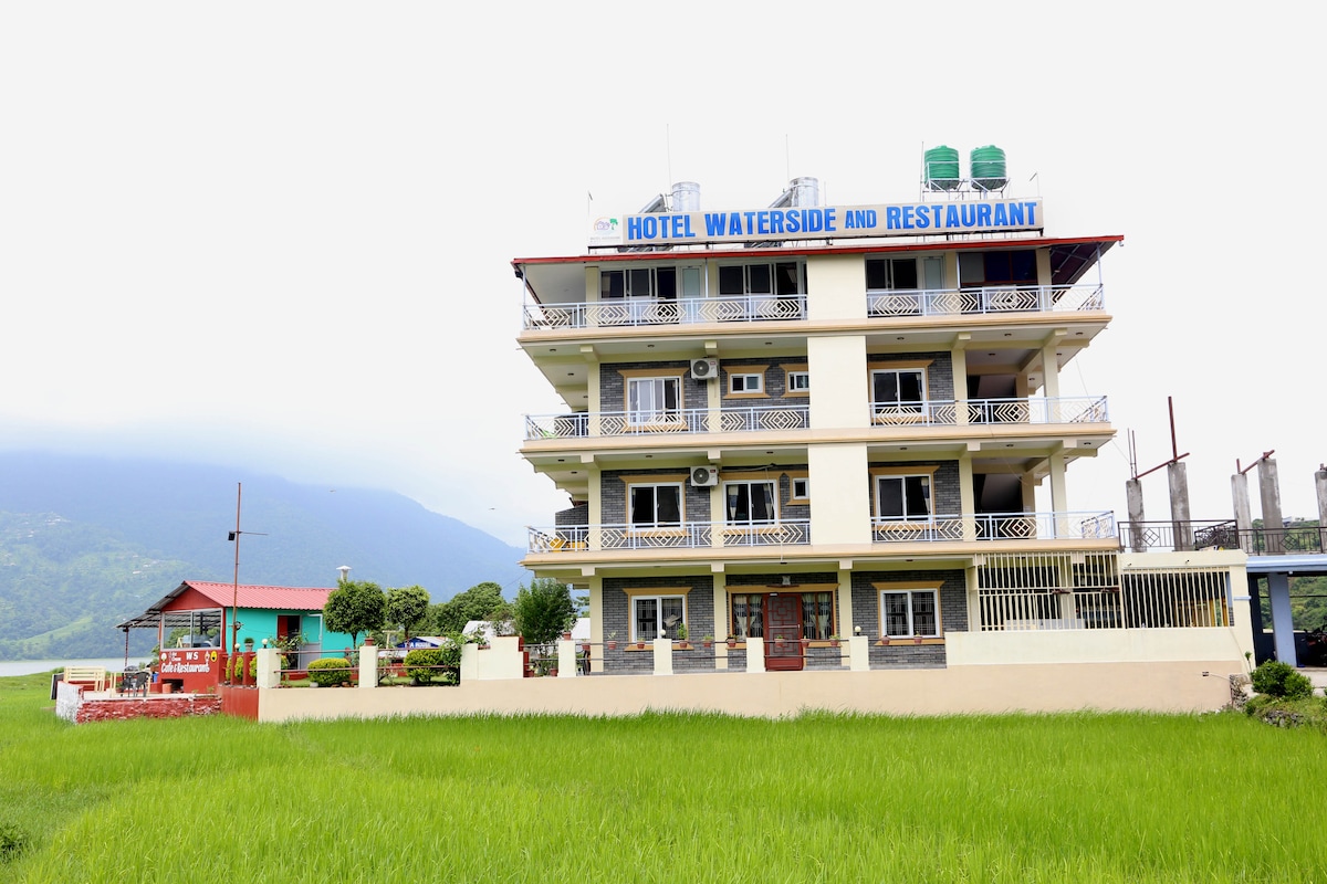 hotel waterside — photo