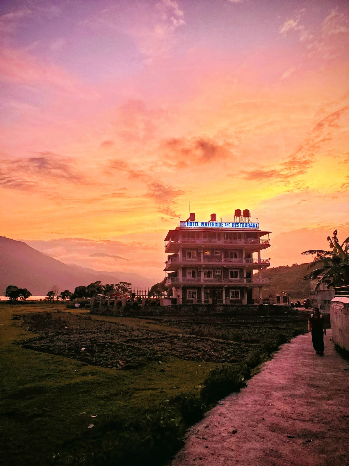 hotel waterside — photo