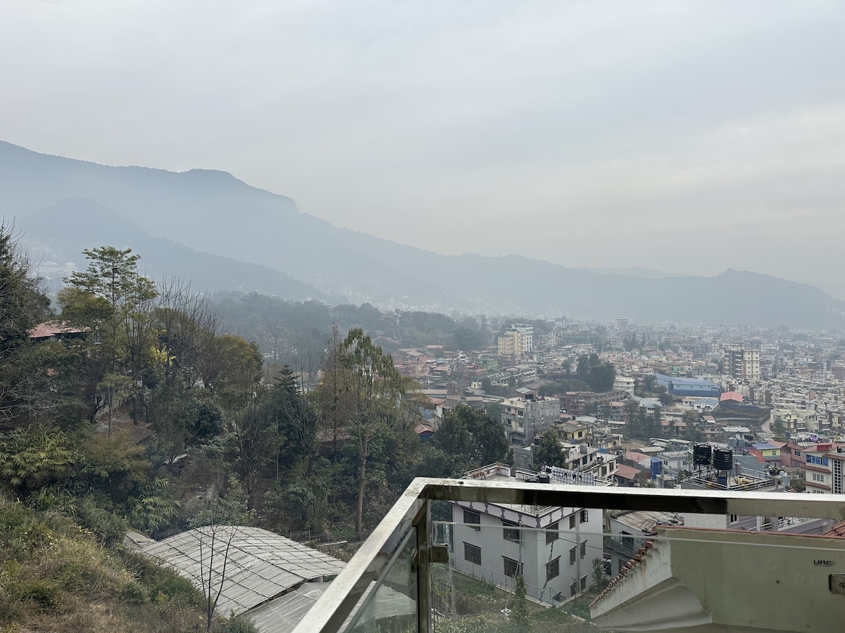 Enjoy the Mountain View with good hiking trails — photo