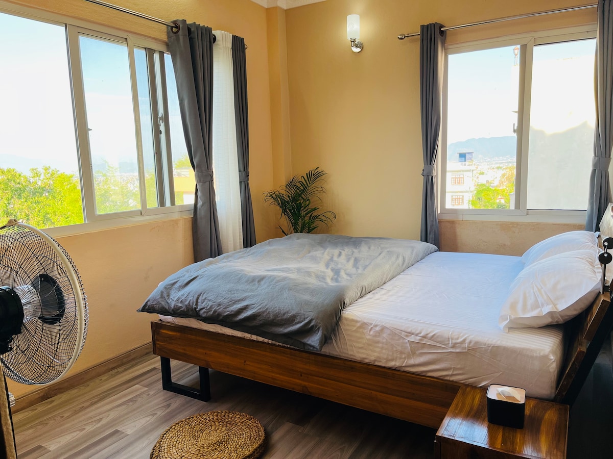 Relaxing Getaway |Private Rooftop | Karyhouse