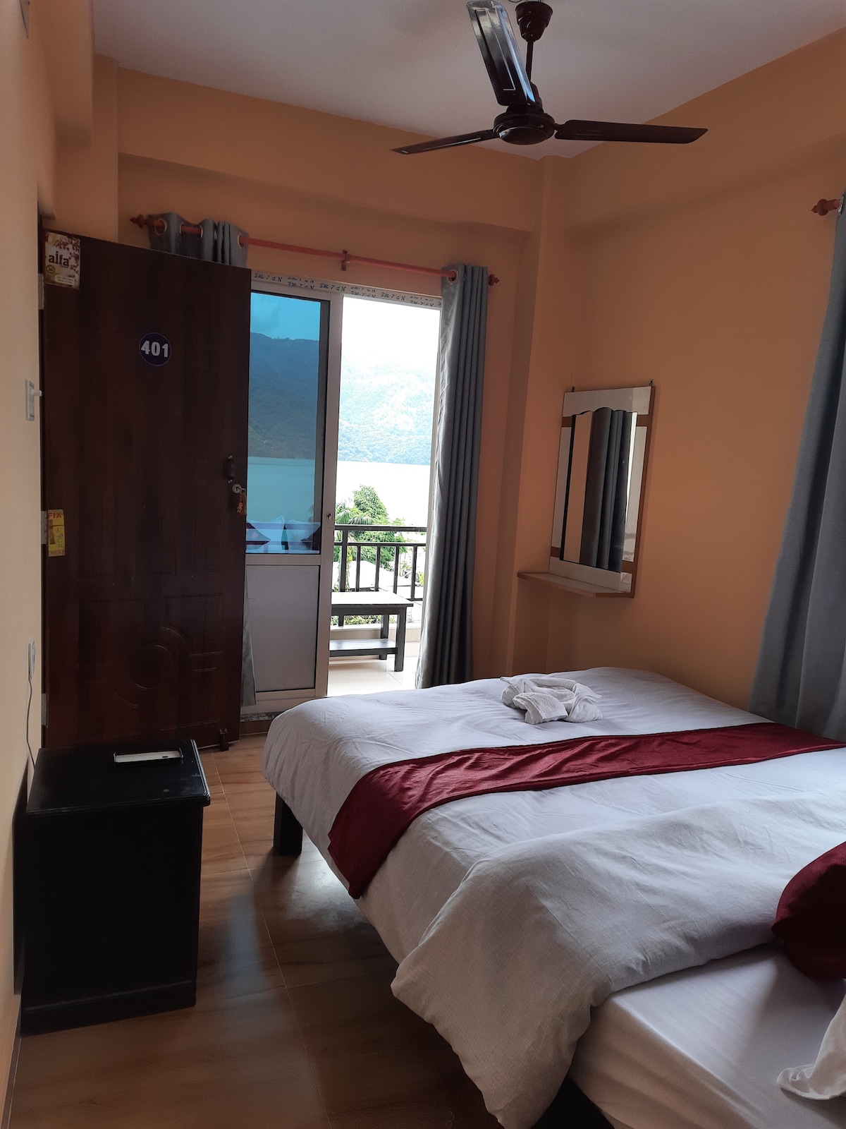 Eaglezone amazing lakeview room