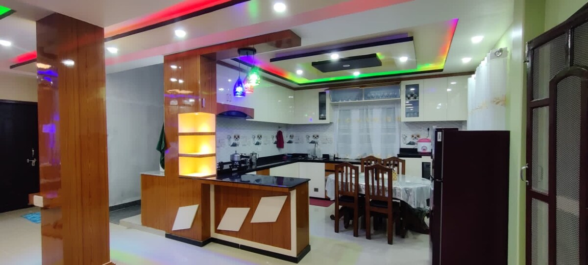 Giri Niwas — photo