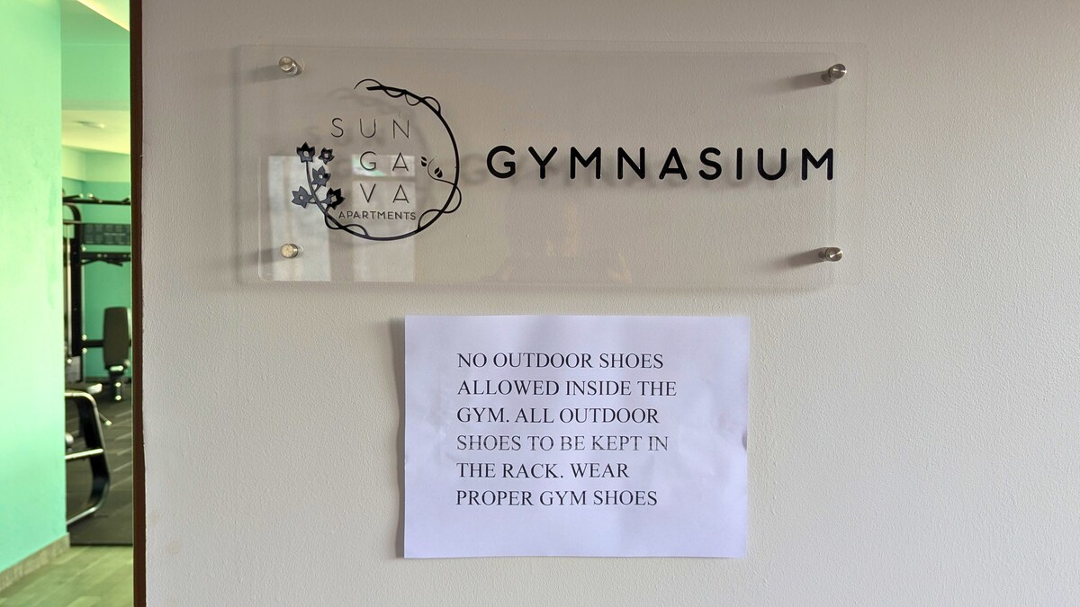 [New] Architects Abode w/ Mountain Views, Pool/Gym — photo