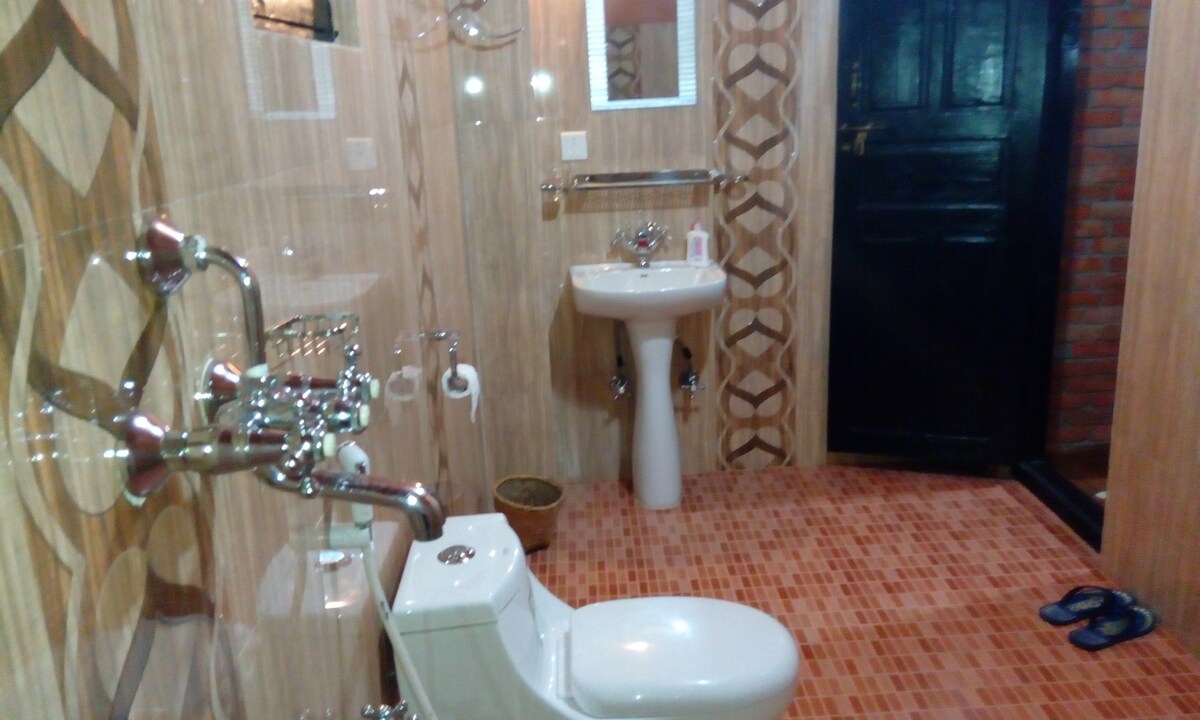 The Hanuman Room: Beautiful Lakeview Private Room — photo