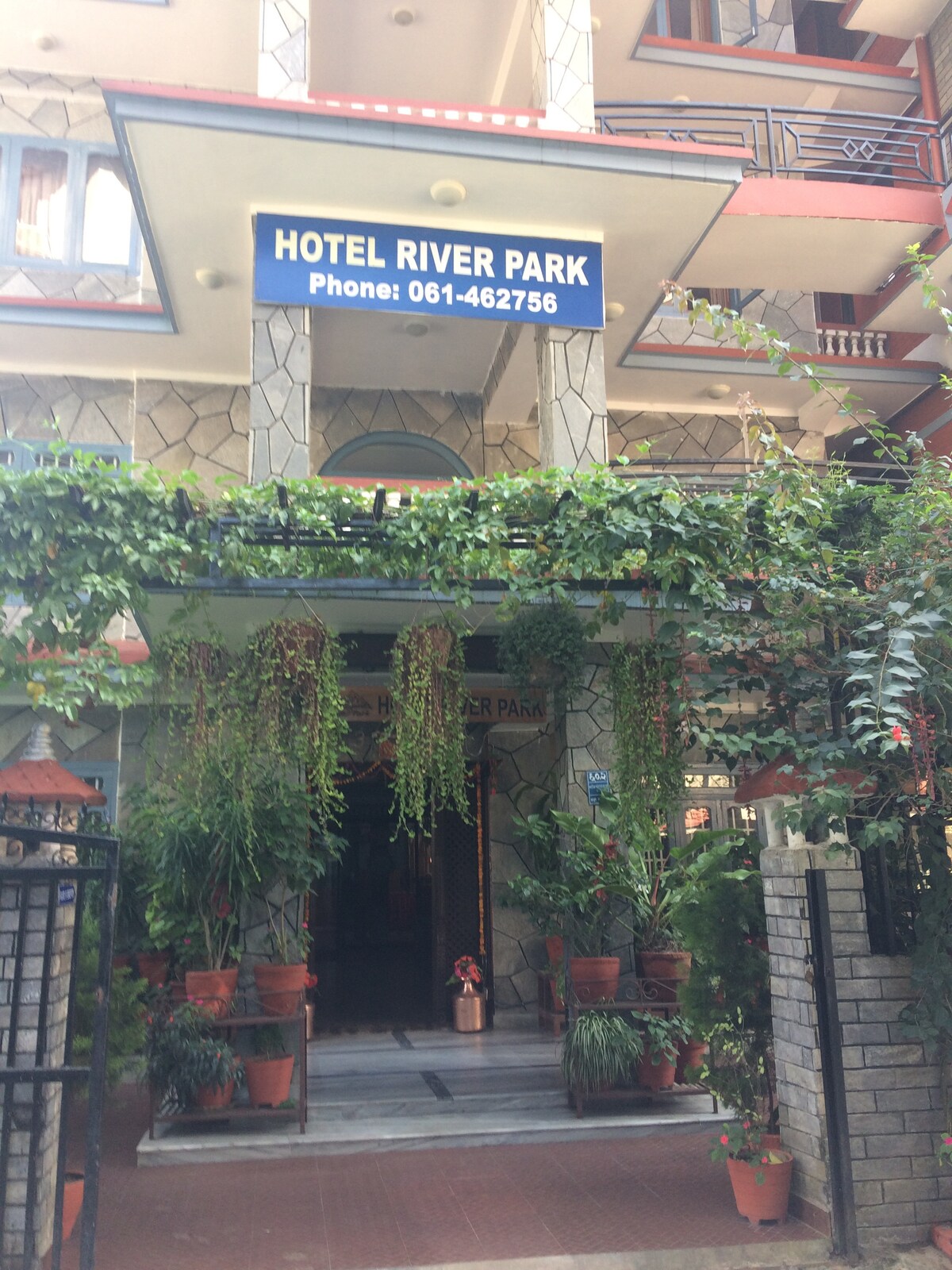 Apartment with Mountain View