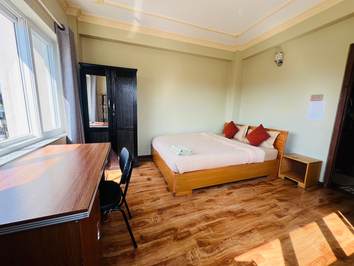 Sunny Single/ double Bedroom