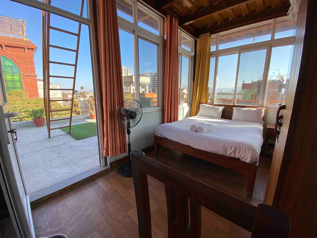 Amazing room with patio & awesome views in Thamel — photo
