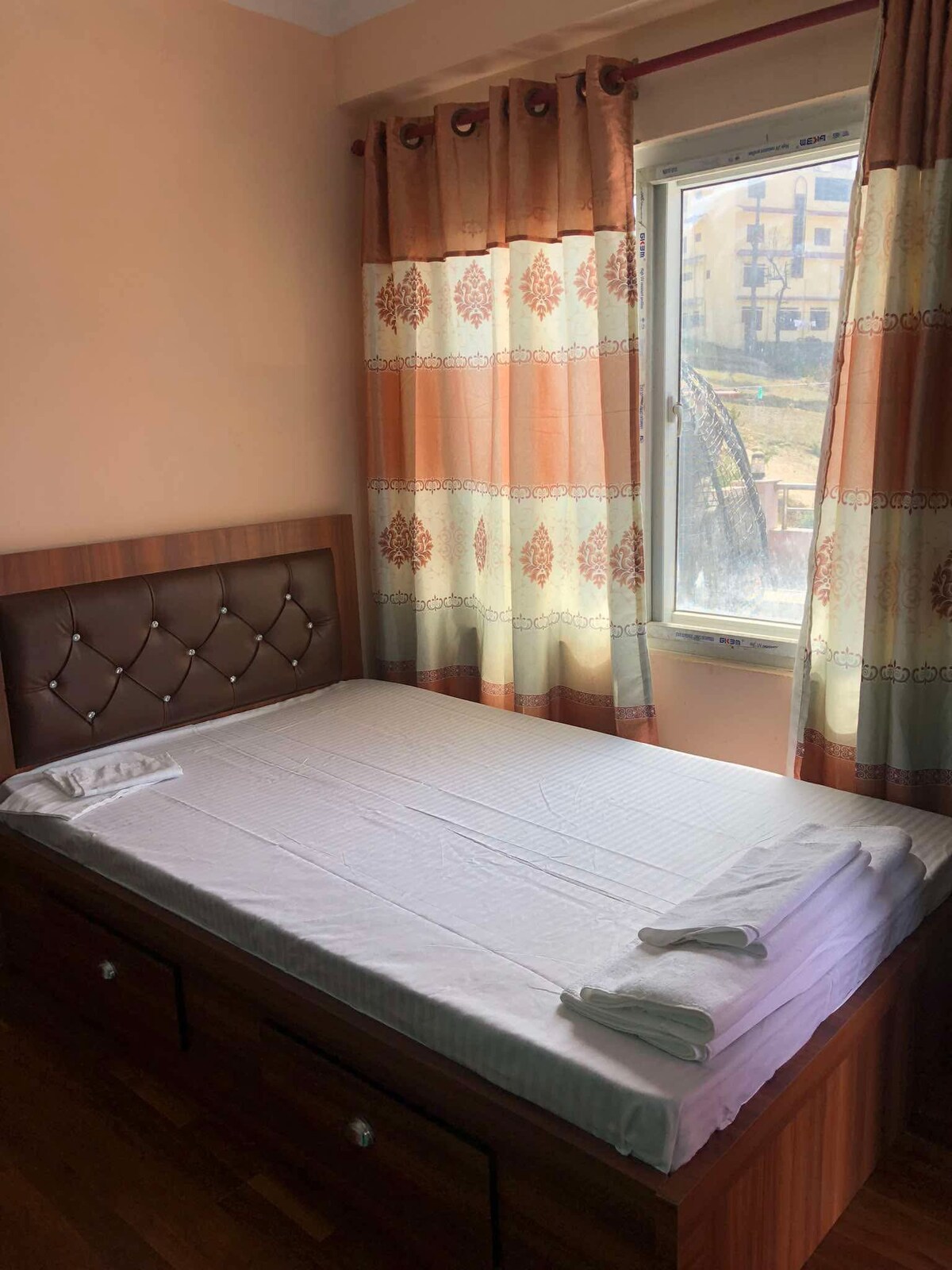 Scenic Cosy Room + Kitchen — photo