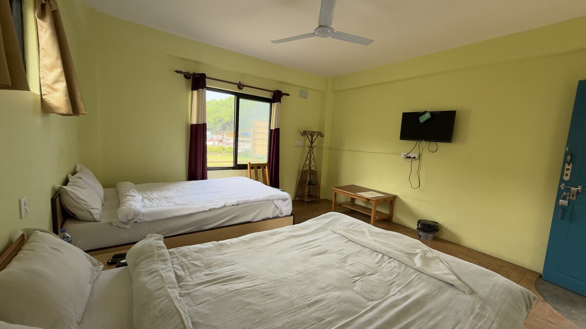 Comfortable Room with Two Queen Beds — photo