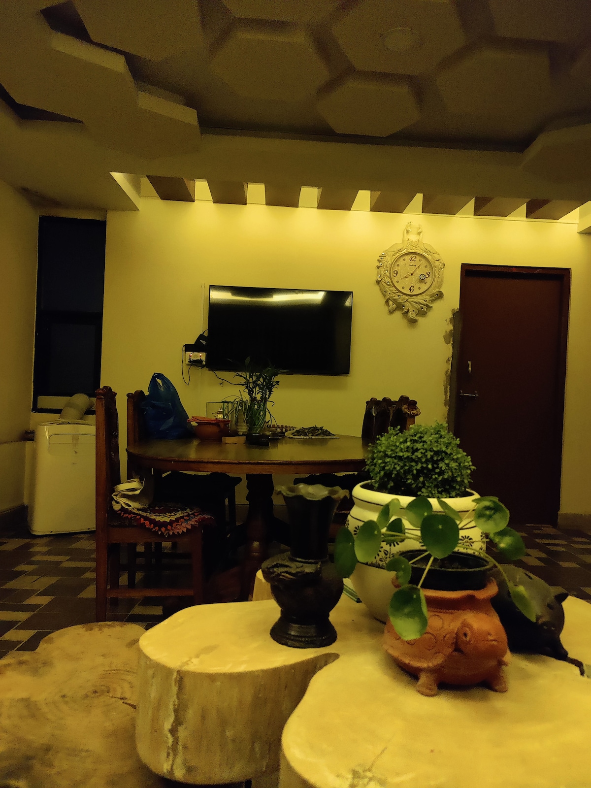 Sun-drenched room in a quiet Gothatar home.